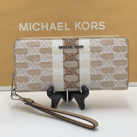MICHAEL KORS LARGE TRAVEL CONTINENTAL WRISTLET WALLET CAMEL COLOR - Picture 3 of 16